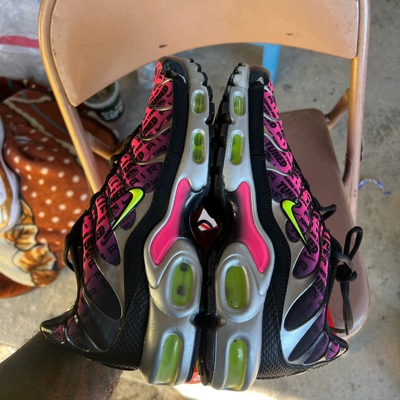 Men Air Max size 8 fits ladies 9.5 - Picture 2 of 6